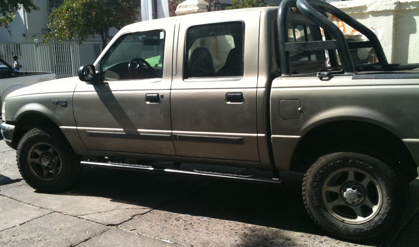 PISADERA FORD RANGER ARGENTINA (1999-2011) | OVALADA NEGRA