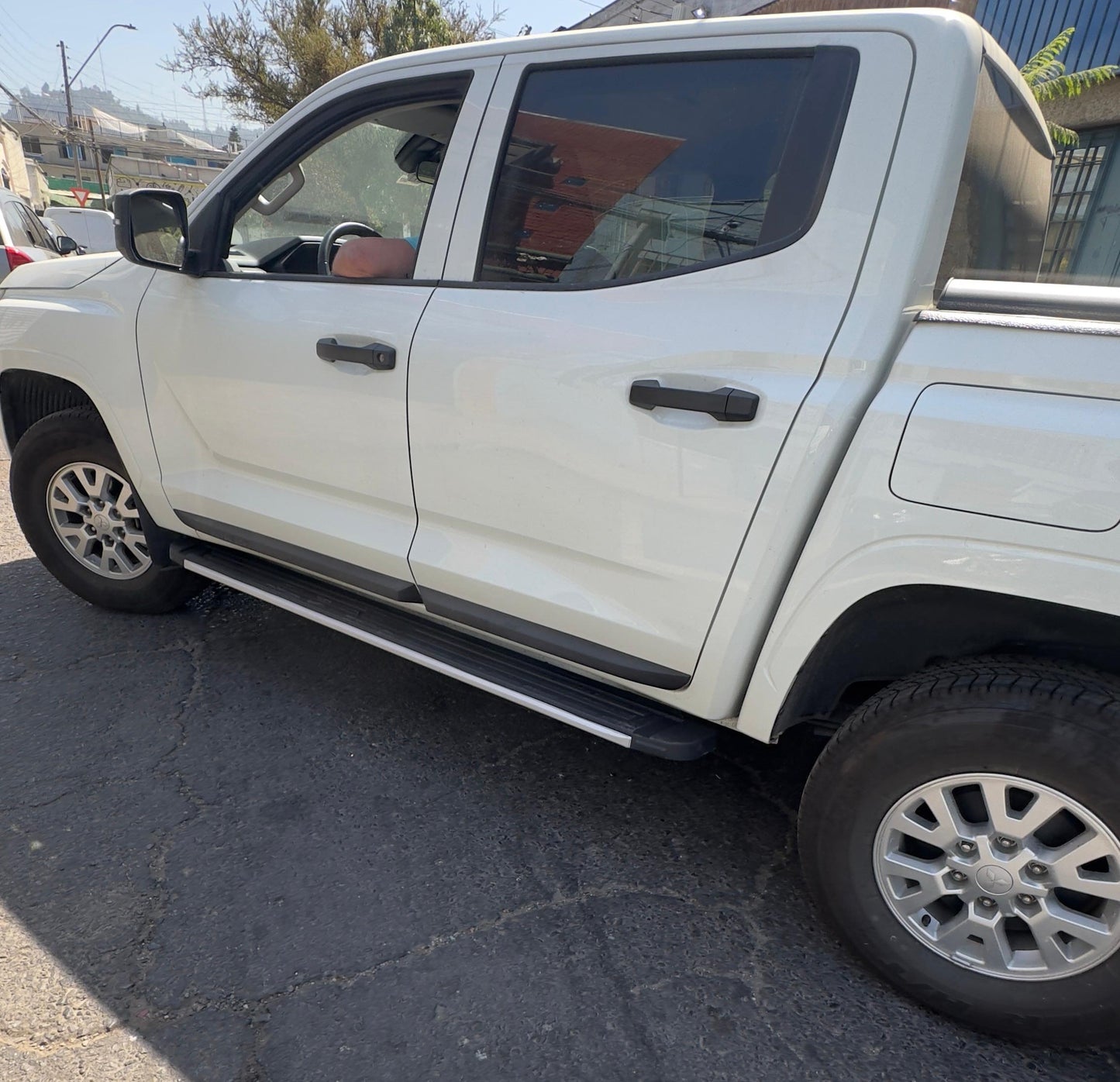 PISADERA MITSUBISHI L200 (2024+) | PLANA 80" | WINBO