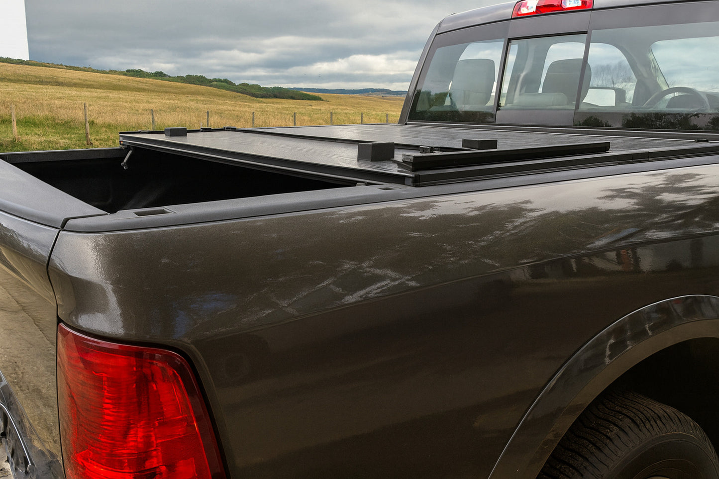 TAPA PLEGABLE RAM 1500 5.7FT (2009+) | SOBRE RIEL | WINBO